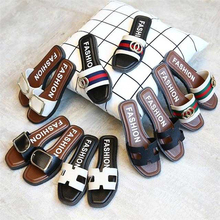 2019 new Korean fashion sandals summer slippers women wear all kinds of flat bottom square button sandals